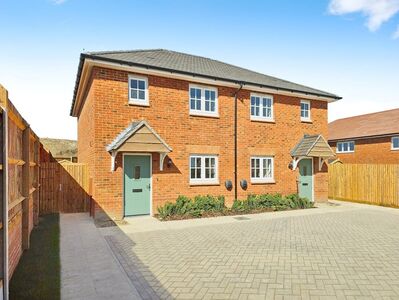 Manston, 2 bedroom  Property for sale, £130,000