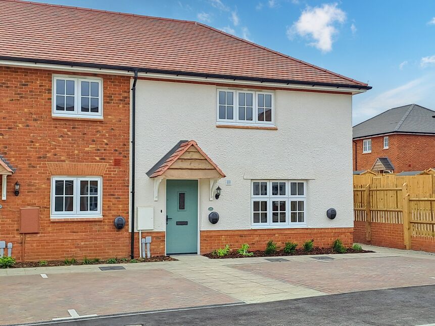 Main image of 1 bedroom Property for sale, Manston, Ramsgate, Kent, CT12