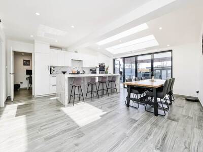 Chigwell, 3 bedroom Property for sale, &pound;625,000