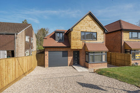 Elvendon Road, 4 bedroom Detached House for sale, £1,250,000