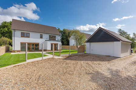 The Green, 4 bedroom Detached House for sale, £775,000