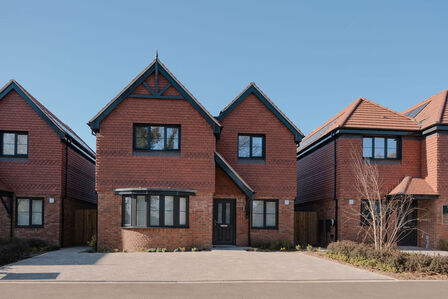 Mulberry Place, 4 bedroom Detached House for sale, £910,000