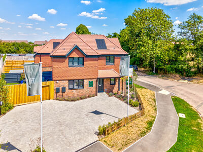 Mulberry Place, 4 bedroom Detached House for sale, £950,000
