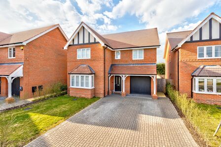Lawrence Close, 4 bedroom Detached House for sale, £950,000