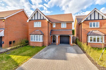 Lawrence Close, 4 bedroom Detached House for sale, £900,000