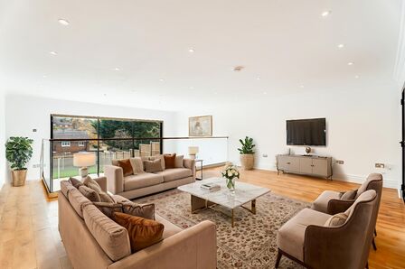 Batchwood Drive, 4 bedroom End Terrace House for sale, £800,000