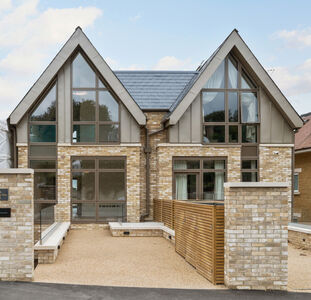5 bedroom Semi Detached House for sale