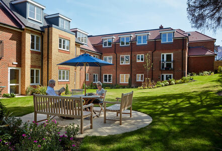 Great Tattenhams, 1 bedroom  Flat for sale, £469,950