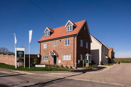Helions Road, 4 bedroom Link Detached House for sale, £540,000