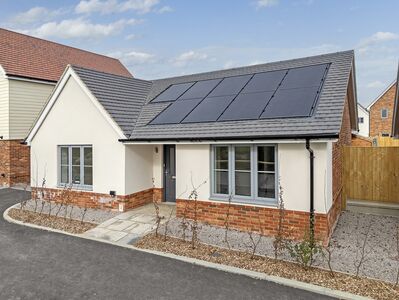 Foxglove Place, 2 bedroom Detached Bungalow for sale, £490,000