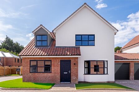 Sabre Close, 3 bedroom Link Detached House for sale, £849,950