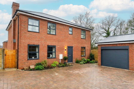 Sabre Close, 4 bedroom Detached House for sale, &pound;800,000
