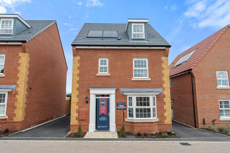 Blackwater Drive, 4 bedroom Detached House for sale, &pound;530,000