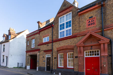 Church Street, 2 bedroom  Flat for sale, £450,000