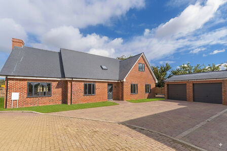 Sabre Close, 4 bedroom Detached House for sale, £1,250,000