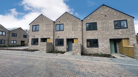 Oakview Walk, 2 bedroom Mid Terrace House for sale, £390,000