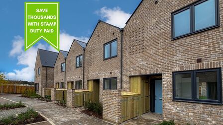 Oakview Walk, 2 bedroom Mid Terrace House for sale, £375,000