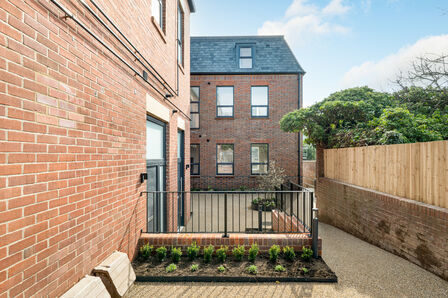 Harlow House, 1 bedroom  Flat for sale, £220,000
