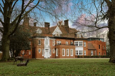 Two Bedroom Apartment, 2 bedroom Flat for sale, &pound;695,000