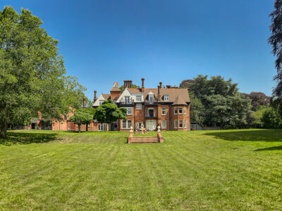 Two Bedroom Apartment, 2 bedroom Flat for sale, &pound;695,000