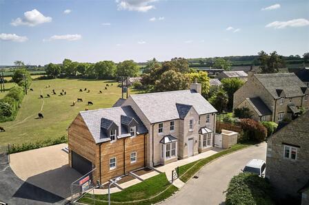 Millies Lane, 4 bedroom Detached House for sale, £920,000