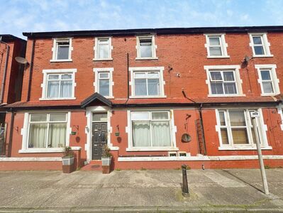 St. Bedes Avenue, 5 bedroom Flat for sale, &pound;130,000