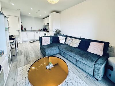 Adenmore Road, 2 bedroom Flat for sale, &pound;300,000