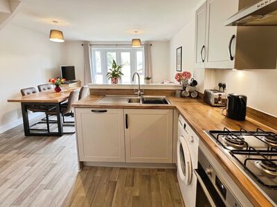Leafcutter Way, 4 bedroom End Terrace House for sale, £295,000
