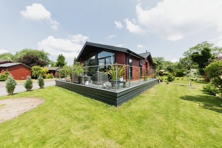 Somerford, 2 bedroom Detached Bungalow for sale, £325,000
