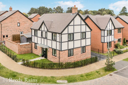 Geoffrey Way, 4 bedroom Detached House for sale, £450,000