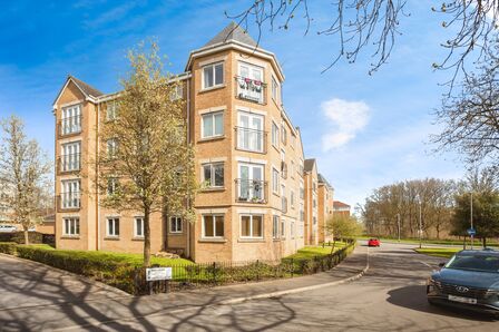Ash Court, 2 bedroom  Flat for sale, £142,500