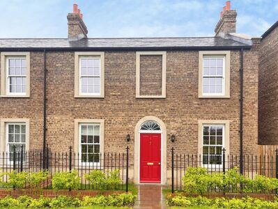 Chartershaugh Square, 3 bedroom Semi Detached House for sale, &pound;300,000