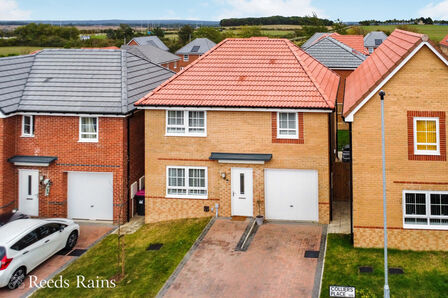 Colliers Place, 4 bedroom Detached House for sale, £310,000