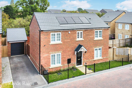Trusdale Avenue, 4 bedroom Detached House for sale, £350,000