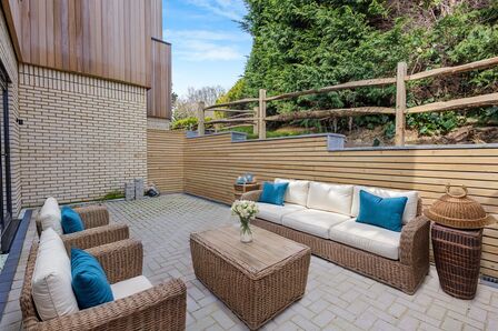 Naildown Road, 2 bedroom  Flat for sale, £595,000