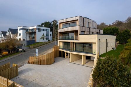 Naildown Road, 2 bedroom  Flat for sale, &pound;795,000