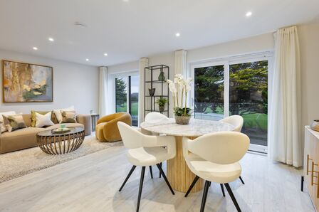 South Road, 2 bedroom  Flat for sale, £300,000