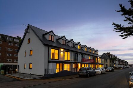 South Road, 2 bedroom Flat for sale, &pound;295,000