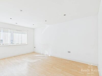Douglas Street, 2 bedroom Flat for sale, &pound;55,000