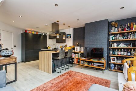 3, Glovers Court, 2 bedroom  Flat for sale, £190,000