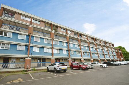 Club Garden Road, 1 bedroom Flat for sale, &pound;55,000