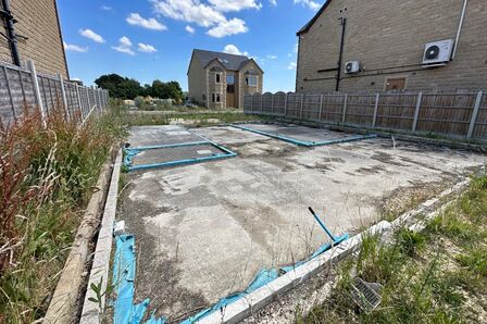 Olive Tree Close, Detached Land/Plot for sale, £120,000
