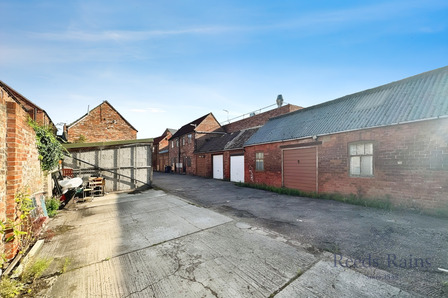 Turners Square, 8 bedroom Land/Plot for sale, &pound;950,000