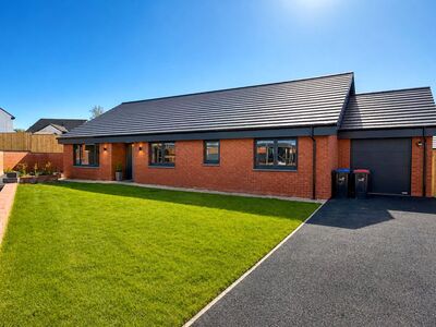 Bluebell Gardens, 3 bedroom Detached Bungalow for sale, &pound;335,000