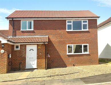 Clandon Avenue, 2 bedroom Detached House for sale, &pound;400,000