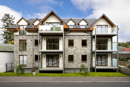 Main Street, 2 bedroom  Flat for sale, £250,000