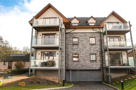 Main Street, 2 bedroom Flat for sale, &pound;270,000