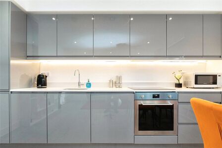Stafford Road, 1 bedroom  Flat for sale, £270,000