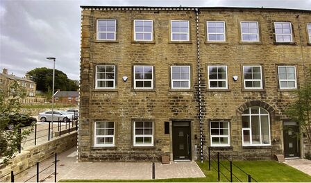 2 bedroom Mid Terrace House for sale