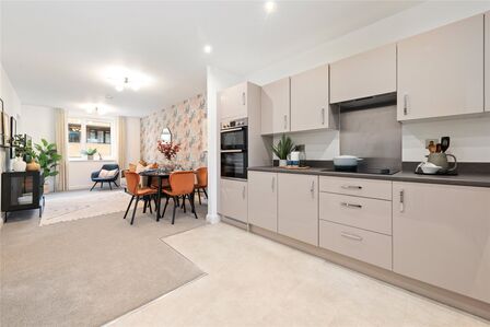 Spinning Wheel Way, 2 bedroom  Flat for sale, £380,000